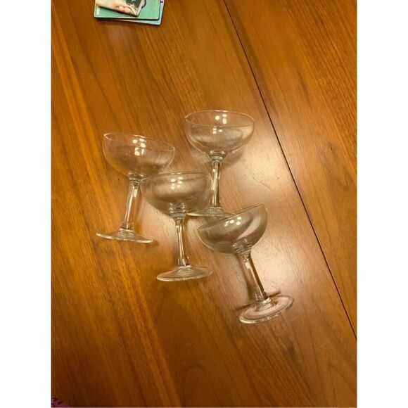 Coupe Glasses (4) - Picture 1 of 3